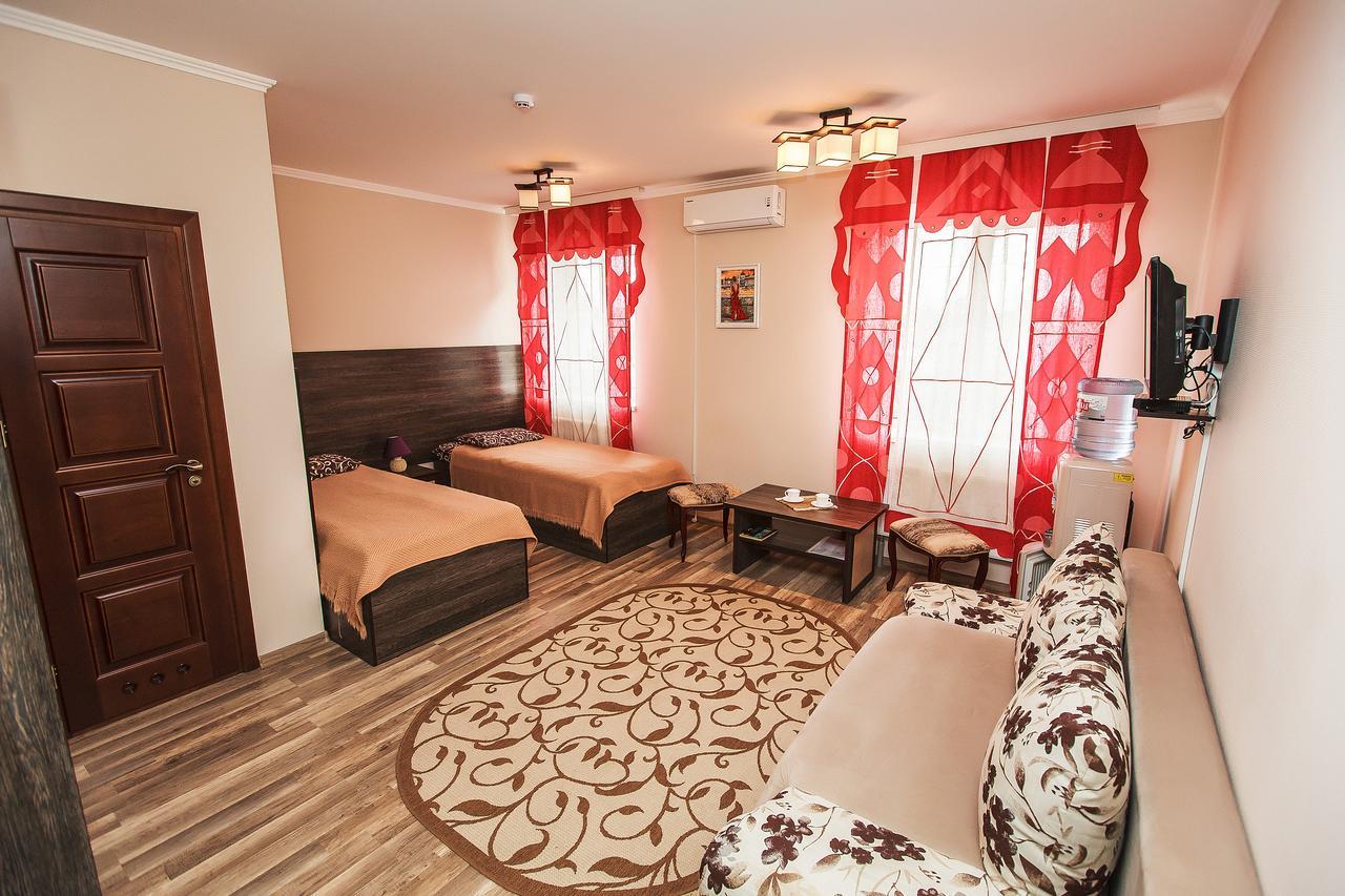 Slavyanskaya Hata Hotel Baranovicsi Kültér fotó