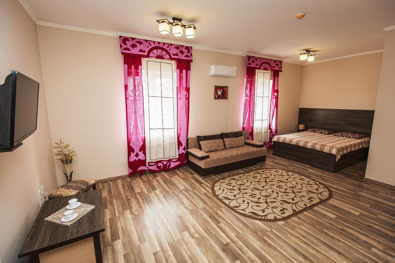 Slavyanskaya Hata Hotel Baranovicsi Kültér fotó