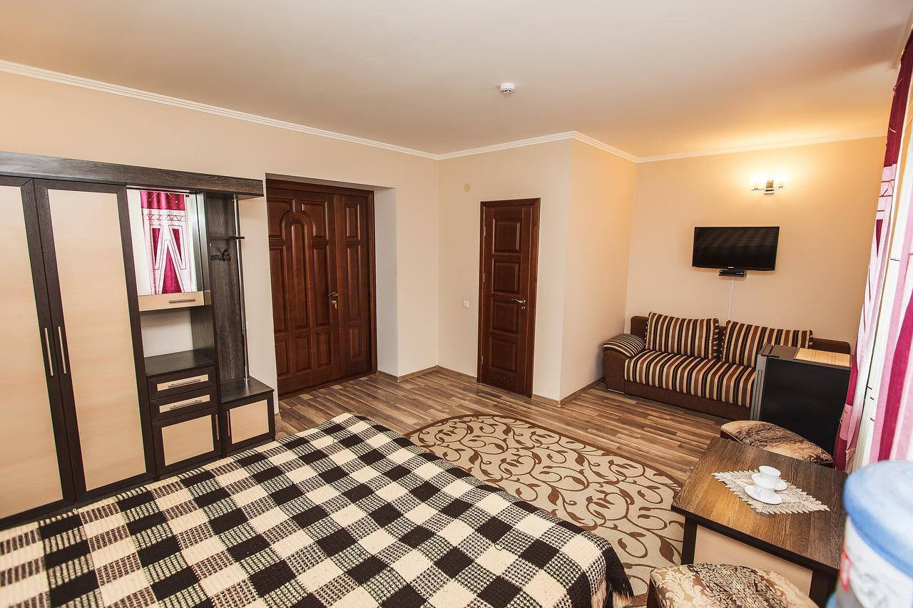 Slavyanskaya Hata Hotel Baranovicsi Kültér fotó