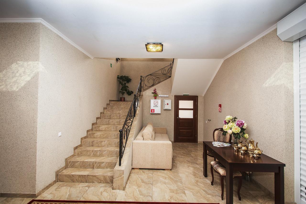Slavyanskaya Hata Hotel Baranovicsi Kültér fotó