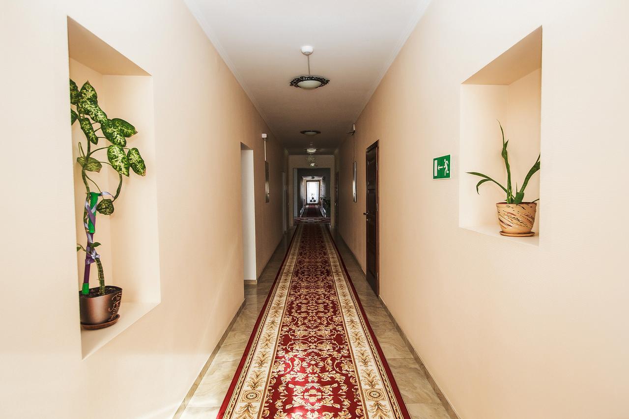 Slavyanskaya Hata Hotel Baranovicsi Kültér fotó