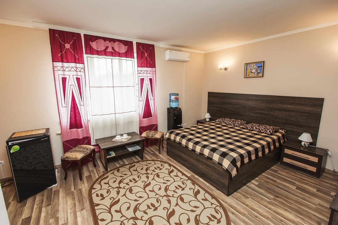 Slavyanskaya Hata Hotel Baranovicsi Kültér fotó