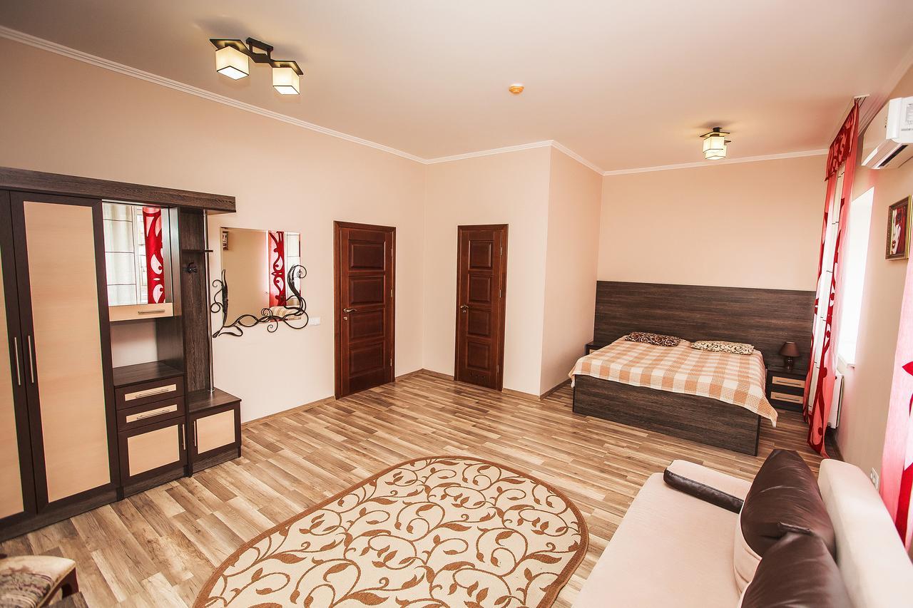 Slavyanskaya Hata Hotel Baranovicsi Kültér fotó