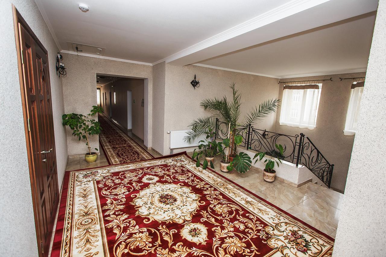 Slavyanskaya Hata Hotel Baranovicsi Kültér fotó